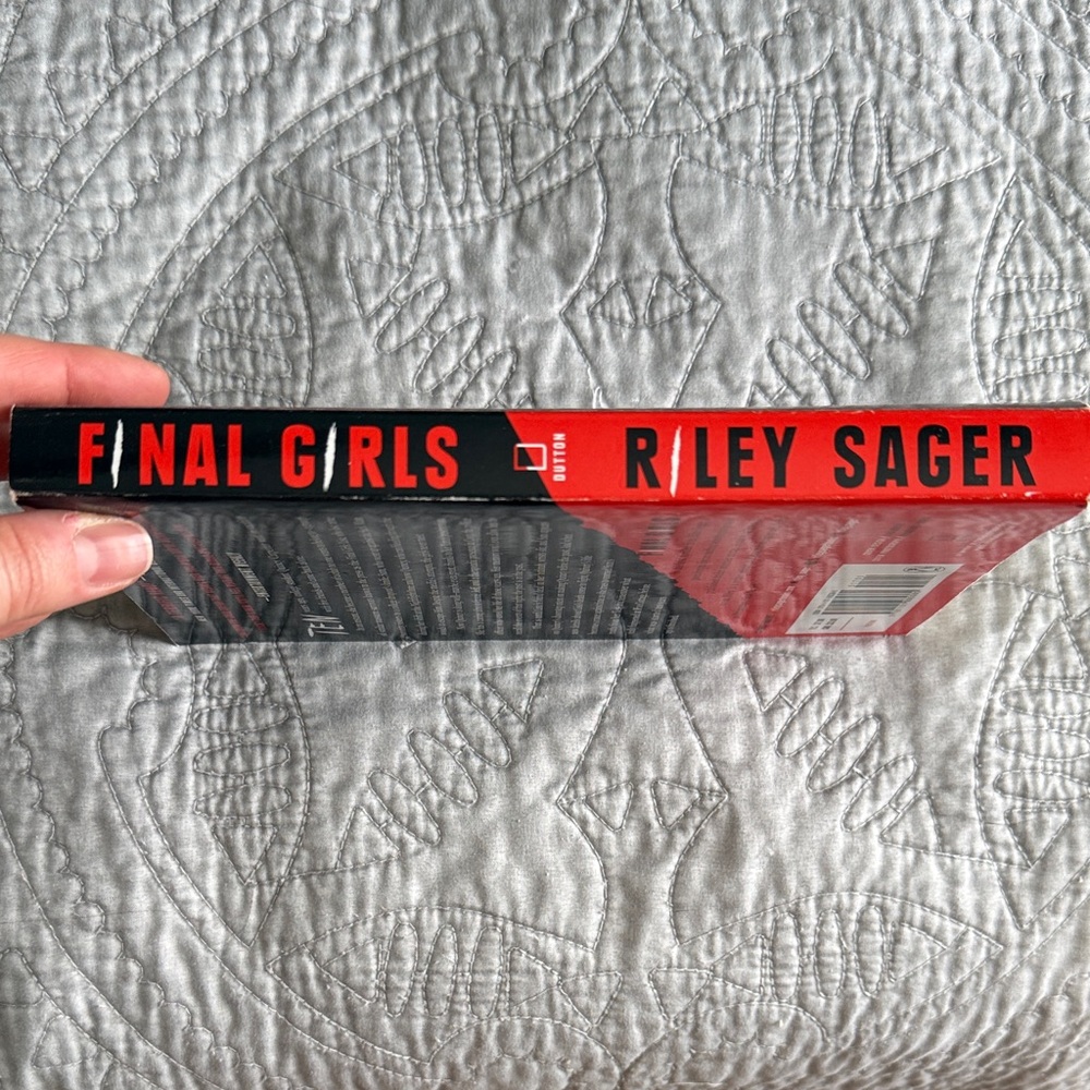 Final Girls by Riley Sager Papeback - Picture 2 of 3